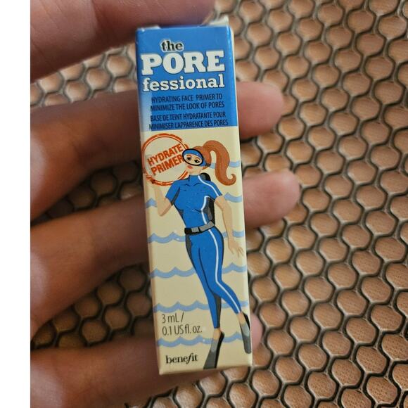 Benefit the Porefessional Hydrating Face Primer to Minimize the Look of Pores - Picture 4 of 7